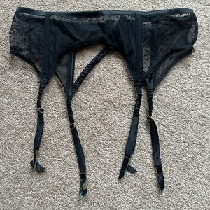 NWT Victoria’s Secret Black polka dot Garter Belt